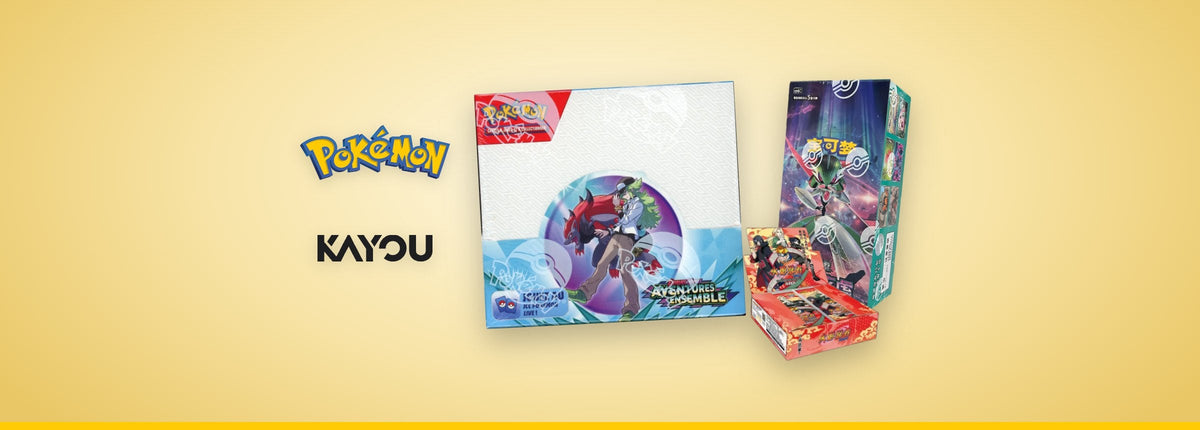Display Pokémon Aventures Ensemble scellé sous son film à logos, display True Mystery en chinois et display Naruto Kayou, à côté des logos Pokémon et Kayou