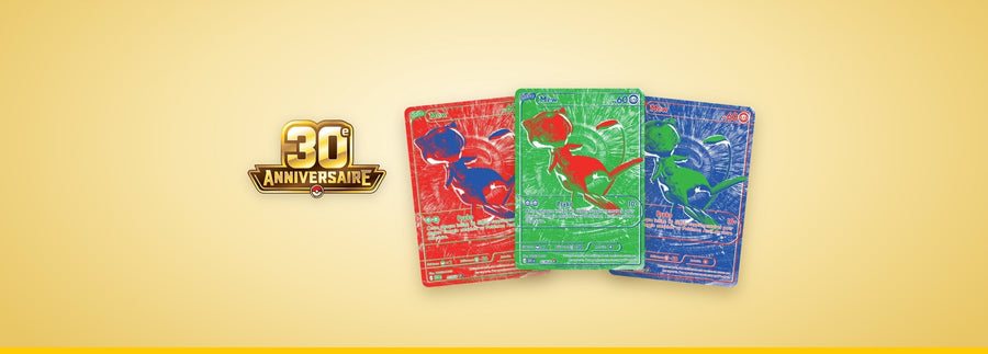 Les trois cartes Mew RGB, rouge, verte et bleue, Pokémon 30e Anniversaire en français, à côté du logo 30e Anniversaire